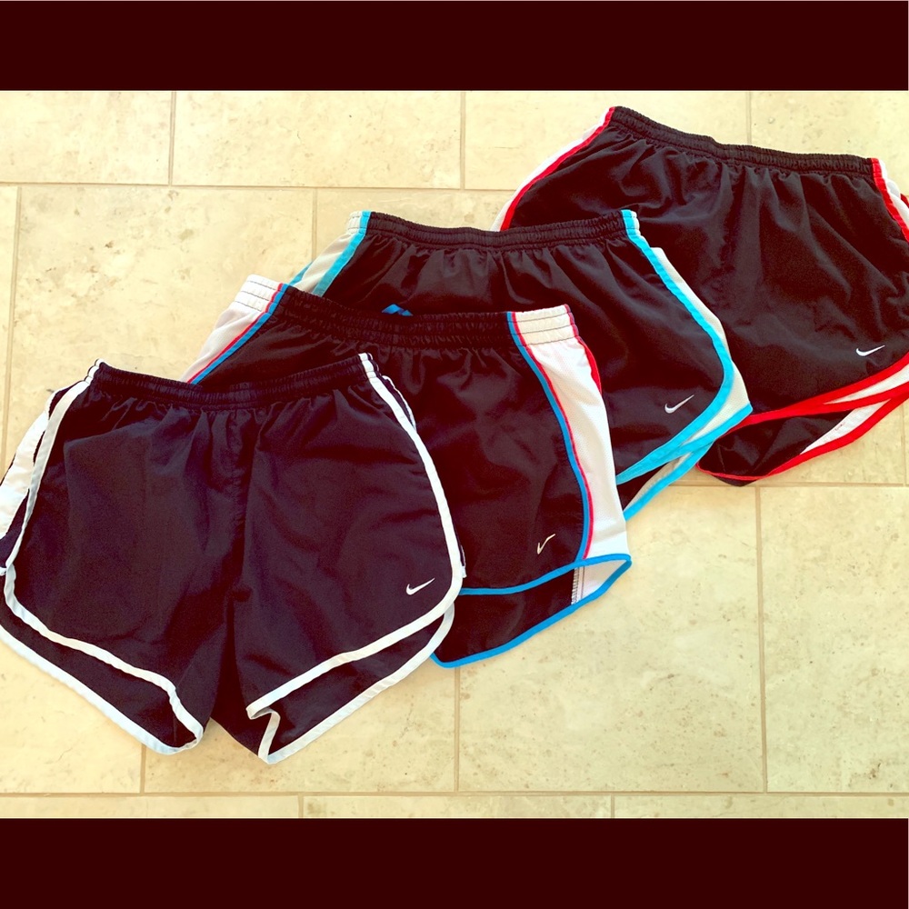 Nike shorts like new. Size medium.